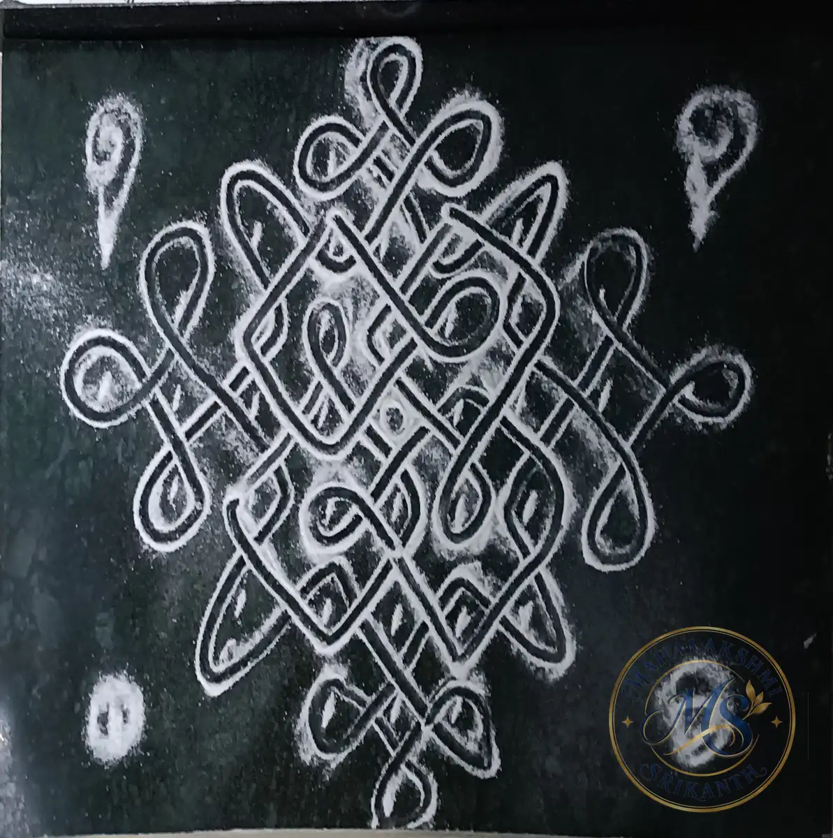 Sikku Kolam Knot Pattern — rangoli by Mahalakshmi Srikanth